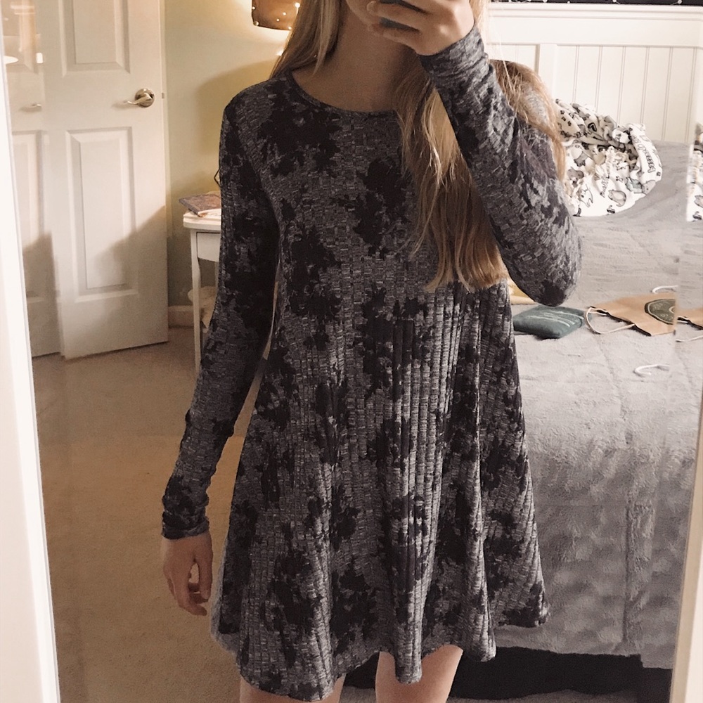 Gray flowery dress